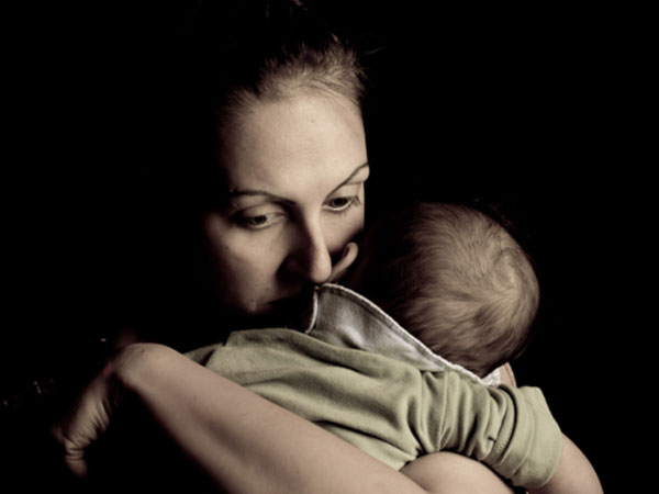 Phụ nữ sinh con trai dễ mắc trầm cảm hơn con gái