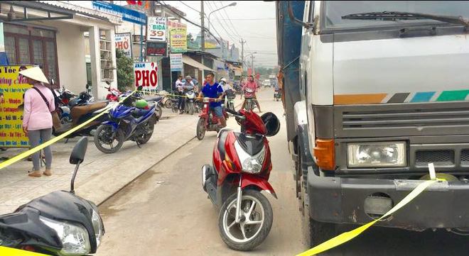 Bé gái 12 tuổi lái xe máy bị xe tải cán chết trên đường đi học về nhà