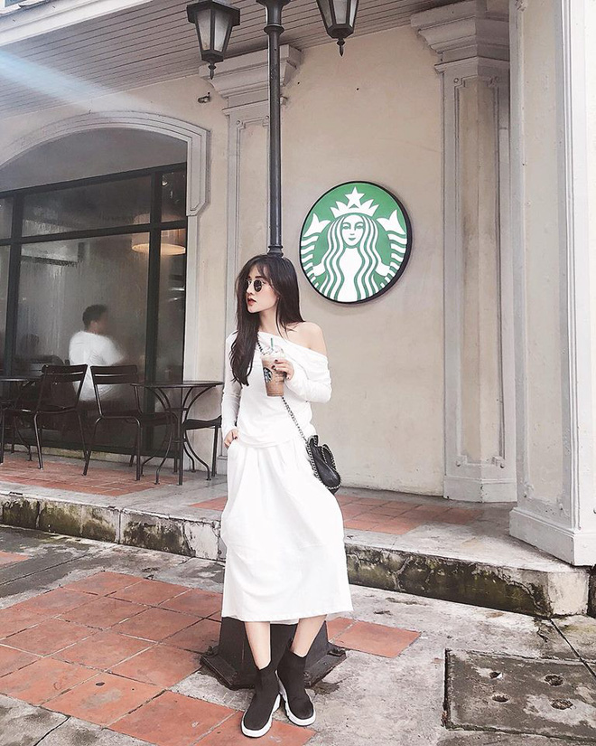 Khui info hội bạn thân xuất hiện giữa biển người trên sân Mỹ Đình vẫn nổi bần bật Khui info hội bạn thân xuất hiện giữa biển người trên sân Mỹ Đình vẫn nổi bần bật