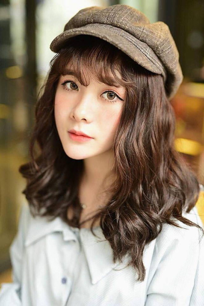 Khui info hội bạn thân xuất hiện giữa biển người trên sân Mỹ Đình vẫn nổi bần bật Khui info hội bạn thân xuất hiện giữa biển người trên sân Mỹ Đình vẫn nổi bần bật