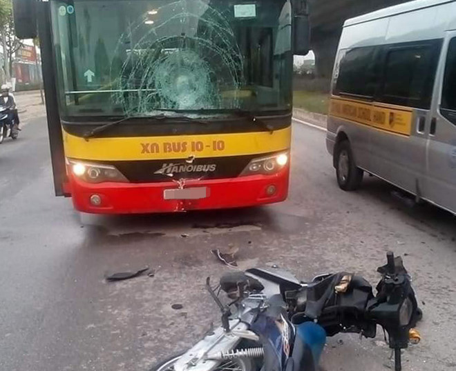 Chạy ngược chiều đâm trực diện xe buýt, nam thanh niên tử vong