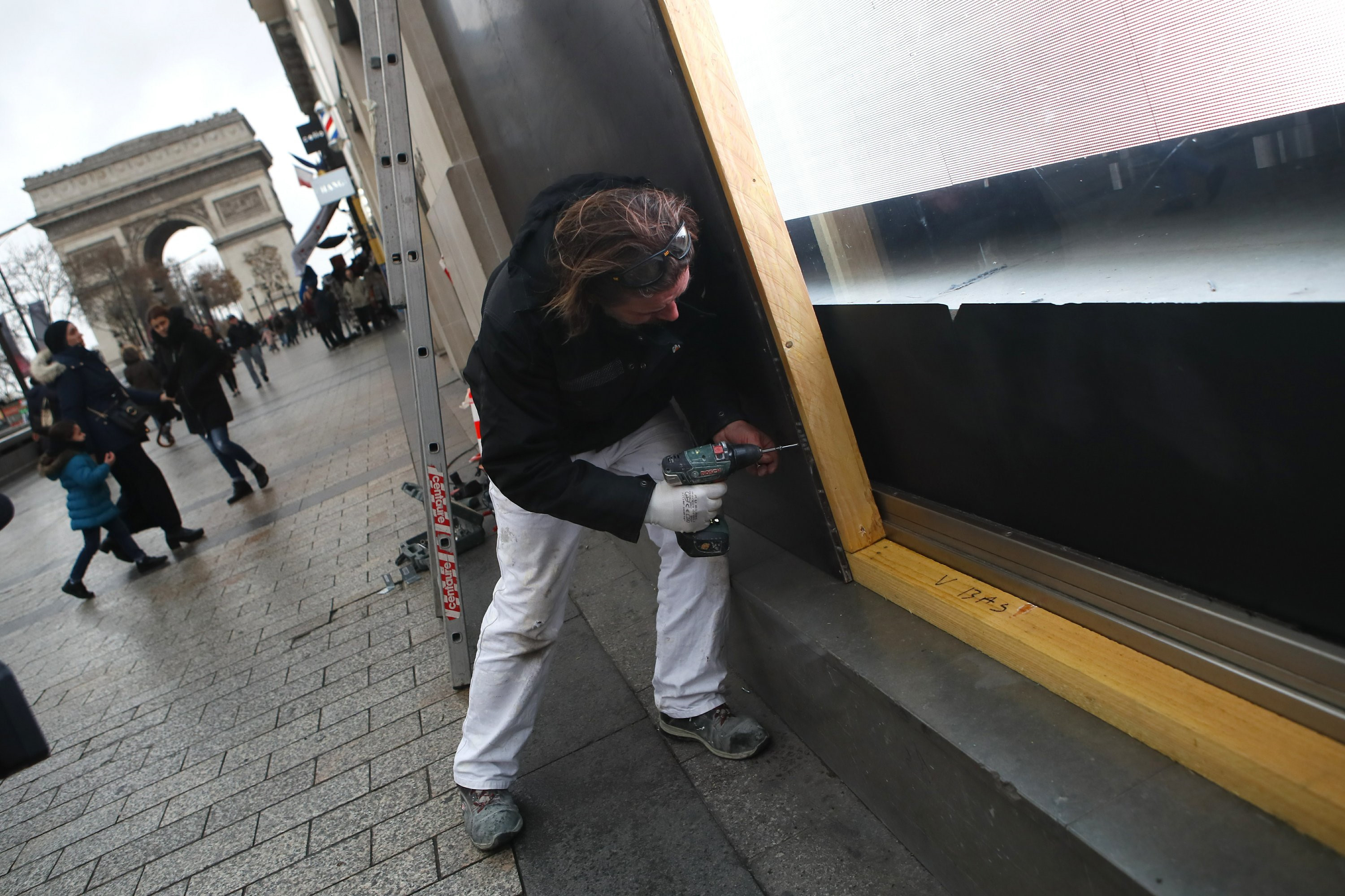 Nước Pháp trong ngày chuẩn bị cho cơn bão biểu tình cuối tuần này