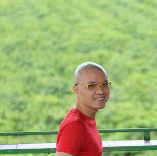 Điều kỳ diệu đã xuất hiện: Chú chó mù trở về bên anh đánh giày câm sau hơn nửa tháng mất tích