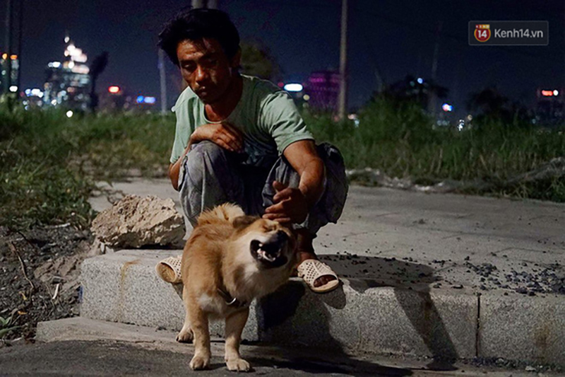Điều kỳ diệu đã xuất hiện: Chú chó mù trở về bên anh đánh giày câm sau hơn nửa tháng mất tích
