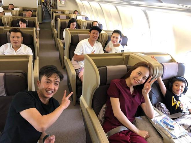 Lộ ảnh Cường Đô La bê tráp qua ăn hỏi tại nhà Đàm Thu Trang