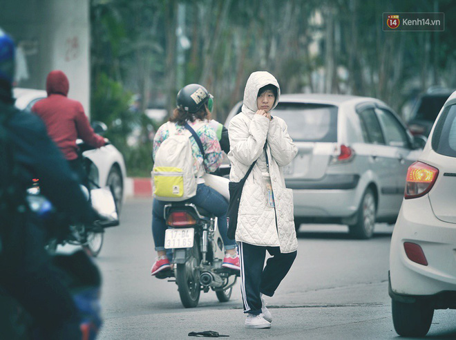 Ảnh: Người dân Hà Nội trùm áo ấm, co ro ra đường trong đợt rét mạnh nhất từ đầu mùa Ảnh: Người dân Hà Nội trùm áo ấm, co ro ra đường trong đợt rét mạnh nhất từ đầu mùa