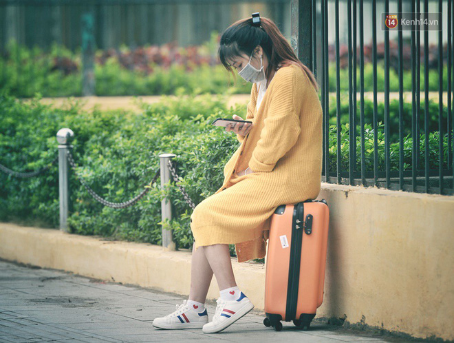 Ảnh: Người dân Hà Nội trùm áo ấm, co ro ra đường trong đợt rét mạnh nhất từ đầu mùa Ảnh: Người dân Hà Nội trùm áo ấm, co ro ra đường trong đợt rét mạnh nhất từ đầu mùa