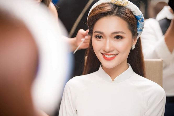 Bạn gái hotgirl của Phan Văn Đức đẹp mê mẩn trên khán đài Mỹ Đình