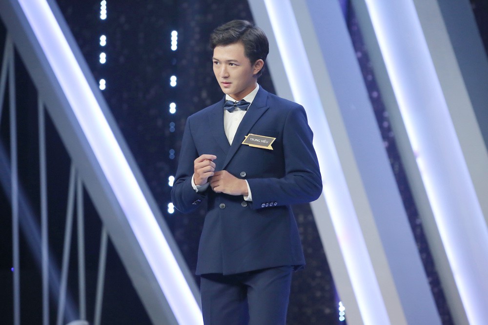 Hương Giang xin từ chức Nữ hoàng LGBT vì không nhìn ra chàng trai Giới tính thứ 3