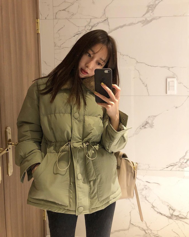 Hợp lí nhất cho ngày mưa gió lạnh lẽo là áo phao ngắn: Vừa ấm, tiện lại rất xinh