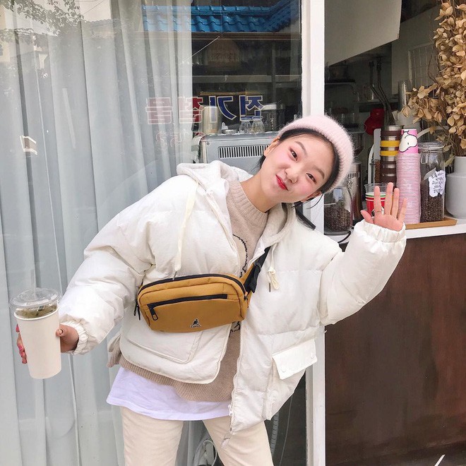 Hợp lí nhất cho ngày mưa gió lạnh lẽo là áo phao ngắn: Vừa ấm, tiện lại rất xinh