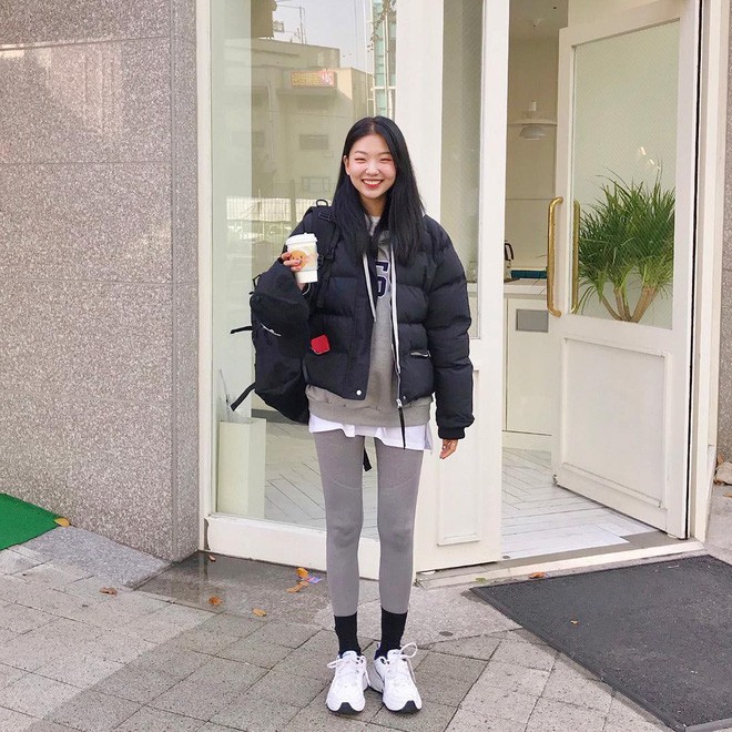 Hợp lí nhất cho ngày mưa gió lạnh lẽo là áo phao ngắn: Vừa ấm, tiện lại rất xinh