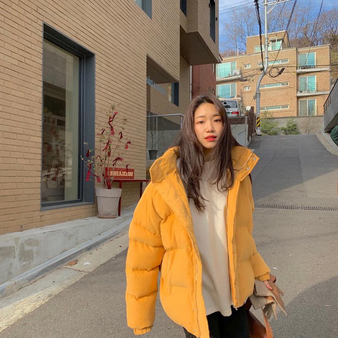 Hợp lí nhất cho ngày mưa gió lạnh lẽo là áo phao ngắn: Vừa ấm, tiện lại rất xinh