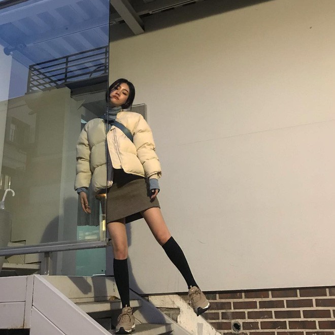 Hợp lí nhất cho ngày mưa gió lạnh lẽo là áo phao ngắn: Vừa ấm, tiện lại rất xinh