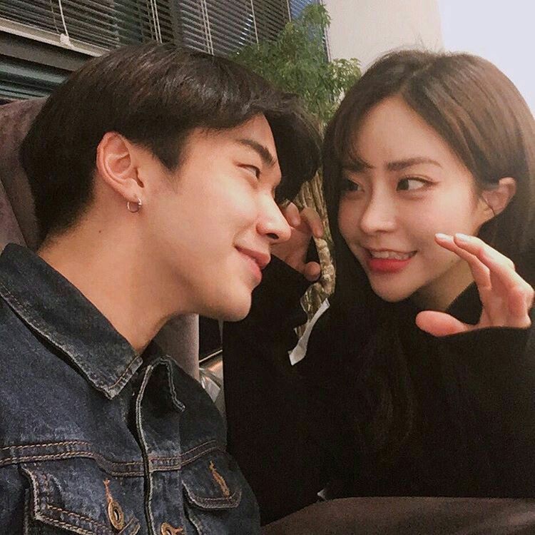 Trên đời có một kiểu con gái chỉ cần con trai nhắn tin mấy câu là nghĩ người ta cũng thích mình