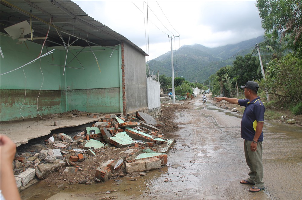 Cứu người trong lũ, trưởng thôn tử vong do nhiễm trùng uốn ván