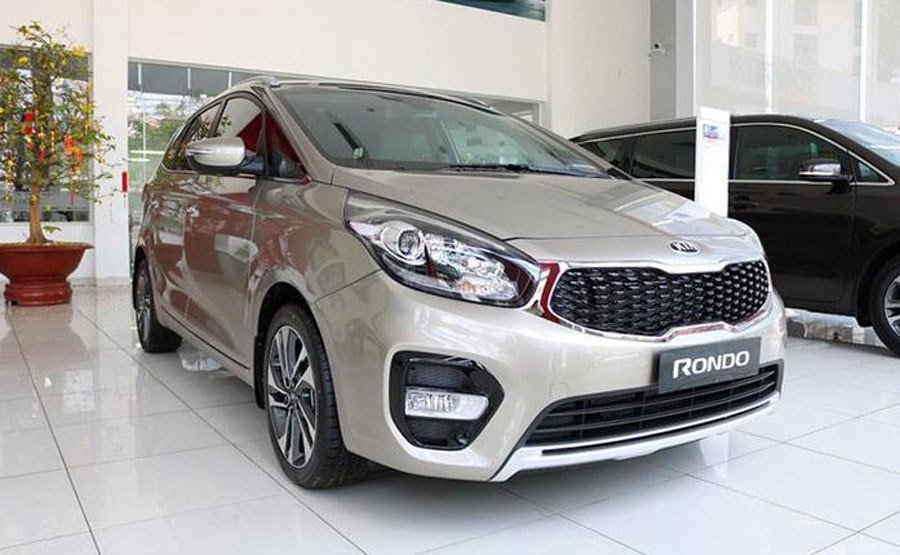 Tháng cuối năm, ô tô nhìn nhau giảm giá