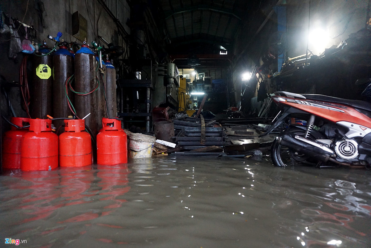 Đà Nẵng mênh mông nước, nhiều tuyến đường ngập nặng