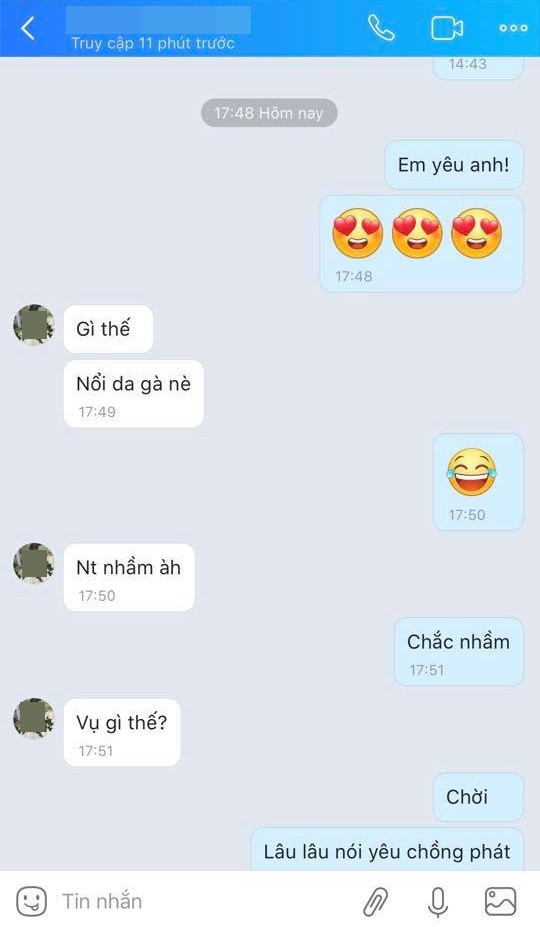 Ngồi đón gió mùa, thấy lòng càng tê tái hơn trước phản ứng của các ông xã khi nhận được tin nhắn yêu thương của vợ