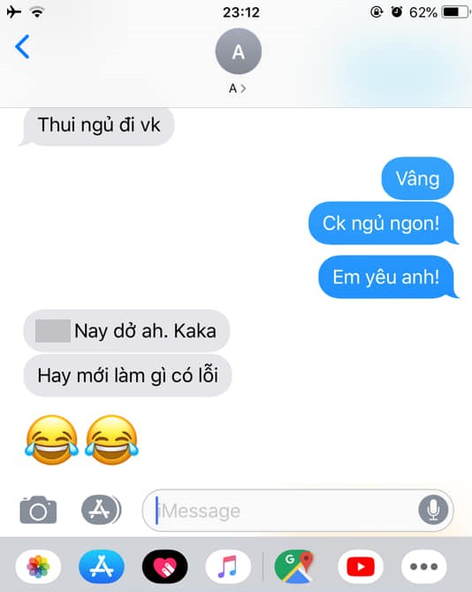 Ngồi đón gió mùa, thấy lòng càng tê tái hơn trước phản ứng của các ông xã khi nhận được tin nhắn yêu thương của vợ