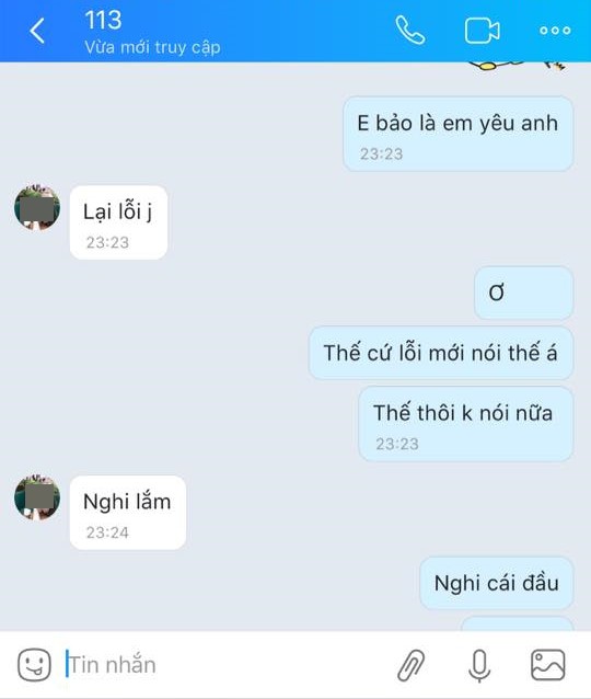 Ngồi đón gió mùa, thấy lòng càng tê tái hơn trước phản ứng của các ông xã khi nhận được tin nhắn yêu thương của vợ