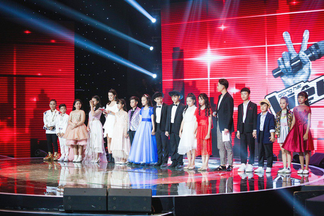 Bảo Anh mang hiện tượng mạng Ngắm hoa lệ rơi để học trò đại náo sân khấu The Voice Kids