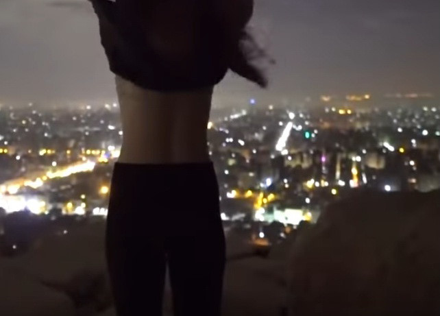 Ai Cập điều tra bức ảnh cặp đôi khỏa thân trên đỉnh kim tự tháp