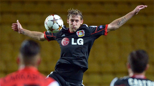 Cựu tuyển thủ Đức nhiều lần để vợ tập thể lực thay