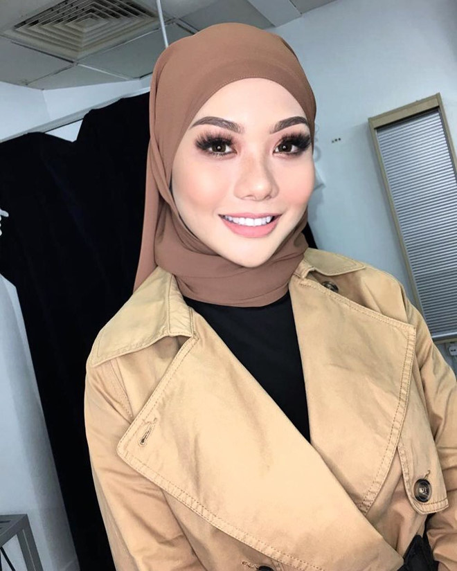 Bạn gái MC xinh đẹp, hơn 5 tuổi của ngôi sao tuyển Malaysia