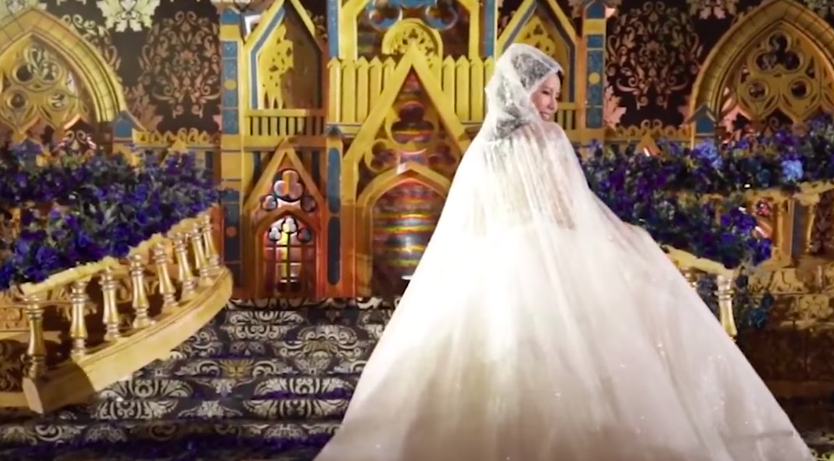 Clip đám cưới Rich Kid gây xôn xao: Đón dâu bằng trực thăng, 8 chiếc Ferrari đỏ chói theo sau hộ tống