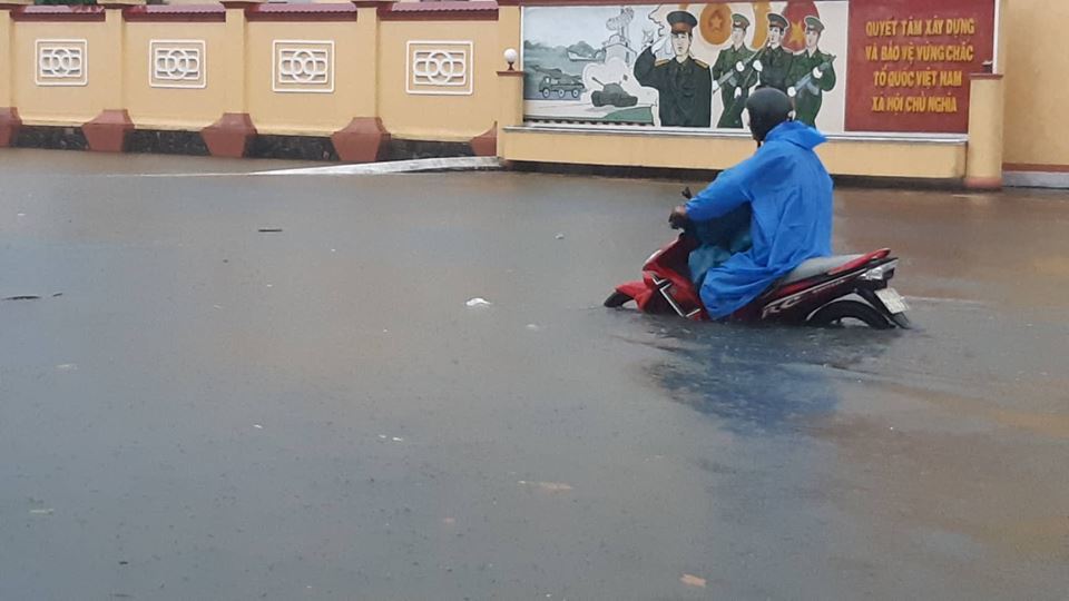 Đà Nẵng mưa cực to, ngập chưa từng có