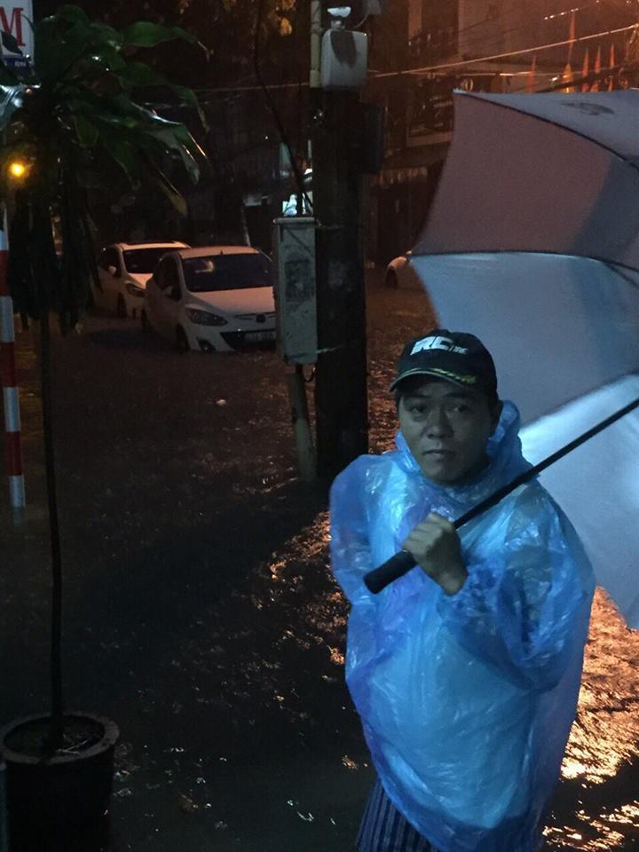 Đà Nẵng mưa cực to, ngập chưa từng có