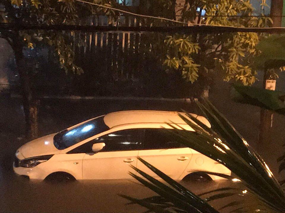 Đà Nẵng mưa cực to, ngập chưa từng có