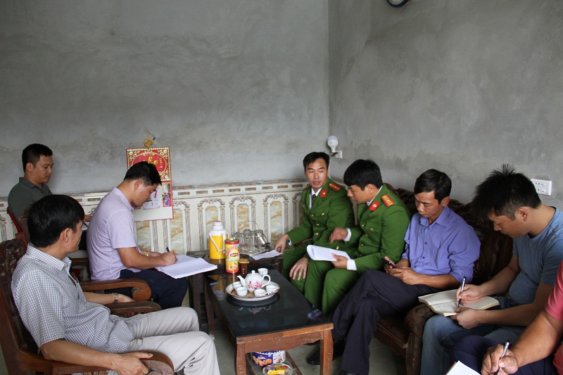 Vụ con gái ôm chặt mẹ tự thiêu: Hàng xóm kể lại phút chứng kiến 2 ngọn đuốc sống