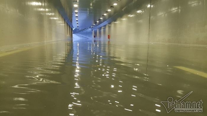 Đà Nẵng mưa cực to, ngập chưa từng có