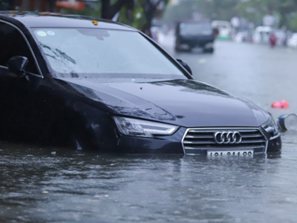 Đà Nẵng đào mương, phá đê quai để giảm ngập úng