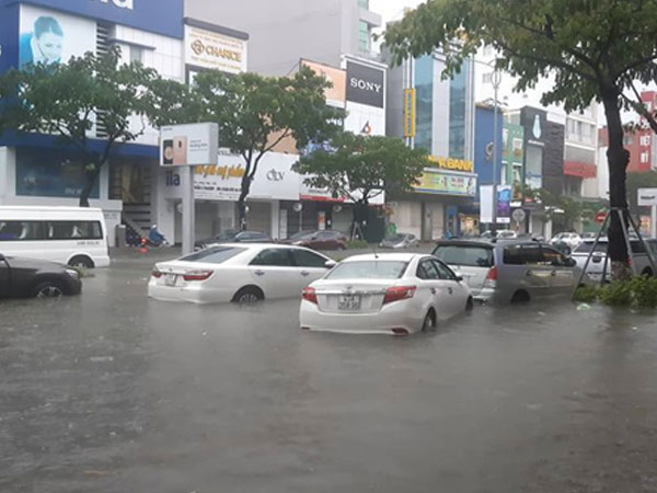 Mưa to từ đêm đến sáng, nhiều tỉnh miền Trung có nguy cơ ngập lụt