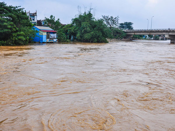 Quảng Ngãi cảnh báo lũ lớn khẩn cấp