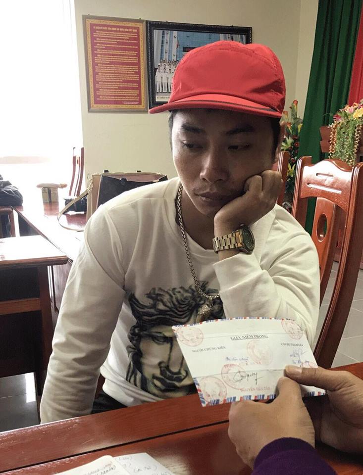 Đang phê trong quán karaoke, hơn 20 dân chơi hoảng hồn gãy cánh