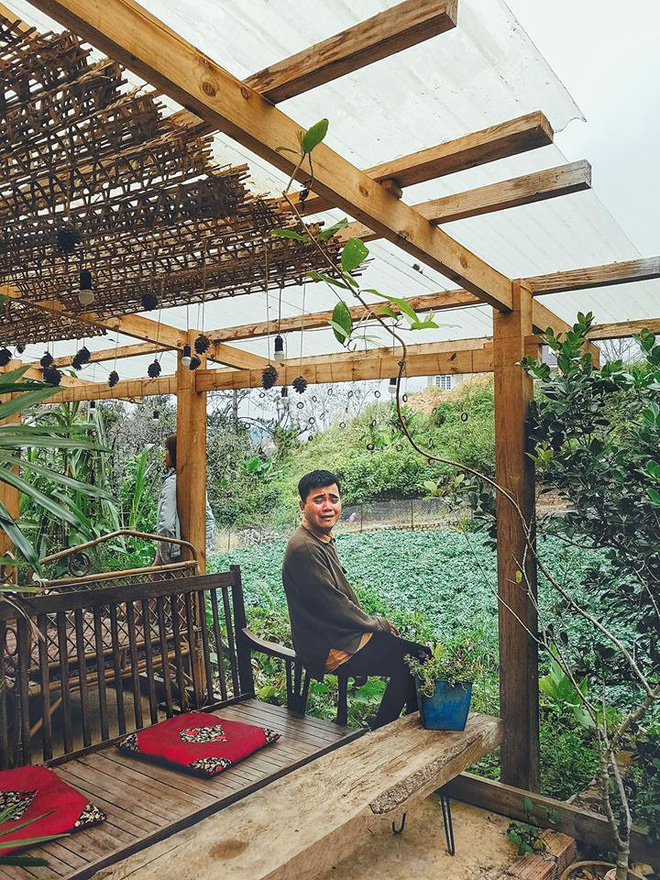 Nhân vật chính trong bộ ảnh khóc trôi cả Đà Lạt bị bạn bè doạ unfriend vì cứ lên Facebook là thấy mặt mếu