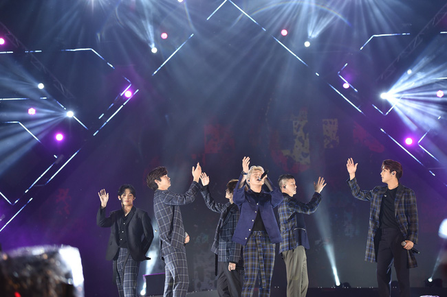 BTOB chiêu đãi người hâm mộ Việt hàng loạt hit khủng, hội ngộ cùng Bích Phương, Erik trong đại nhạc hội Việt - Hàn BTOB chiêu đãi người hâm mộ Việt hàng loạt hit khủng, hội ngộ cùng Bích Phương, Erik trong đại nhạc hội Việt - Hàn