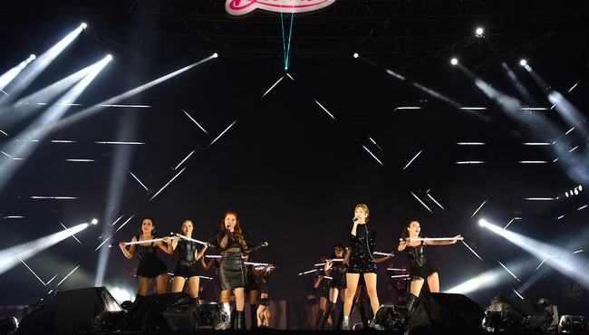 BTOB chiêu đãi người hâm mộ Việt hàng loạt hit khủng, hội ngộ cùng Bích Phương, Erik trong đại nhạc hội Việt - Hàn