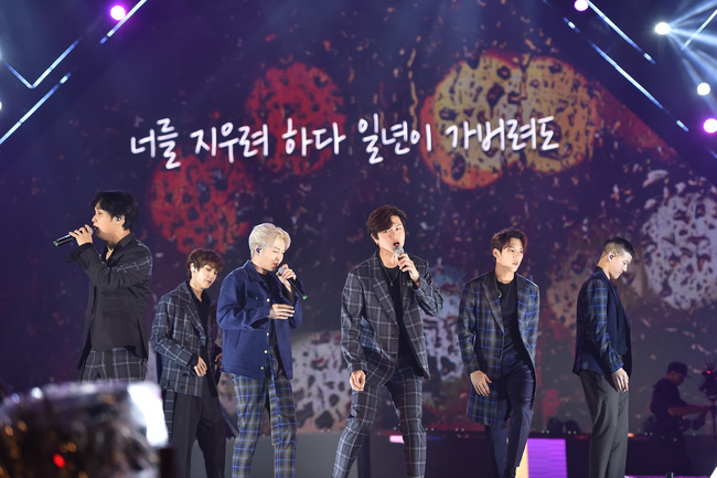 BTOB chiêu đãi người hâm mộ Việt hàng loạt hit khủng, hội ngộ cùng Bích Phương, Erik trong đại nhạc hội Việt - Hàn