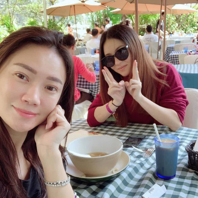 Trương Bá Chi lần đầu lộ ảnh toàn thân sau tin sinh con thứ 3: Vòng 2 to xổ - hiện tượng của người mới sinh