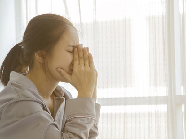 Không có mặt khi vợ vật lộn với cơn chuyển dạ nhưng khi biết người đưa tôi đi đẻ, chồng đã lồng lộn đòi đánh