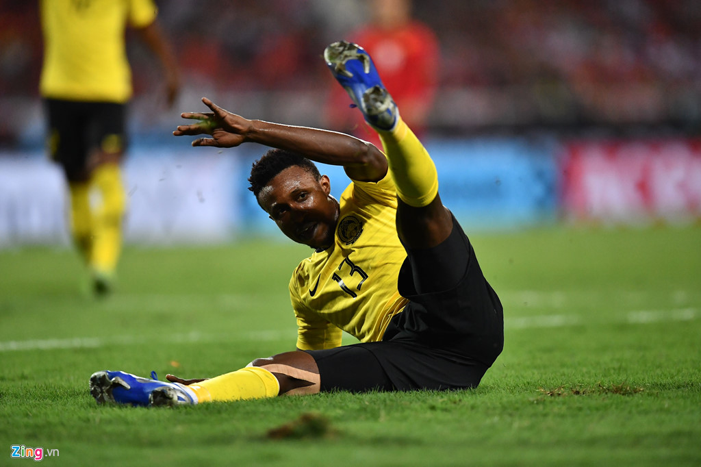 Cầu thủ nhập tịch Sumareh chấn thương, vẫn nỗ lực ra sân cùng Malaysia