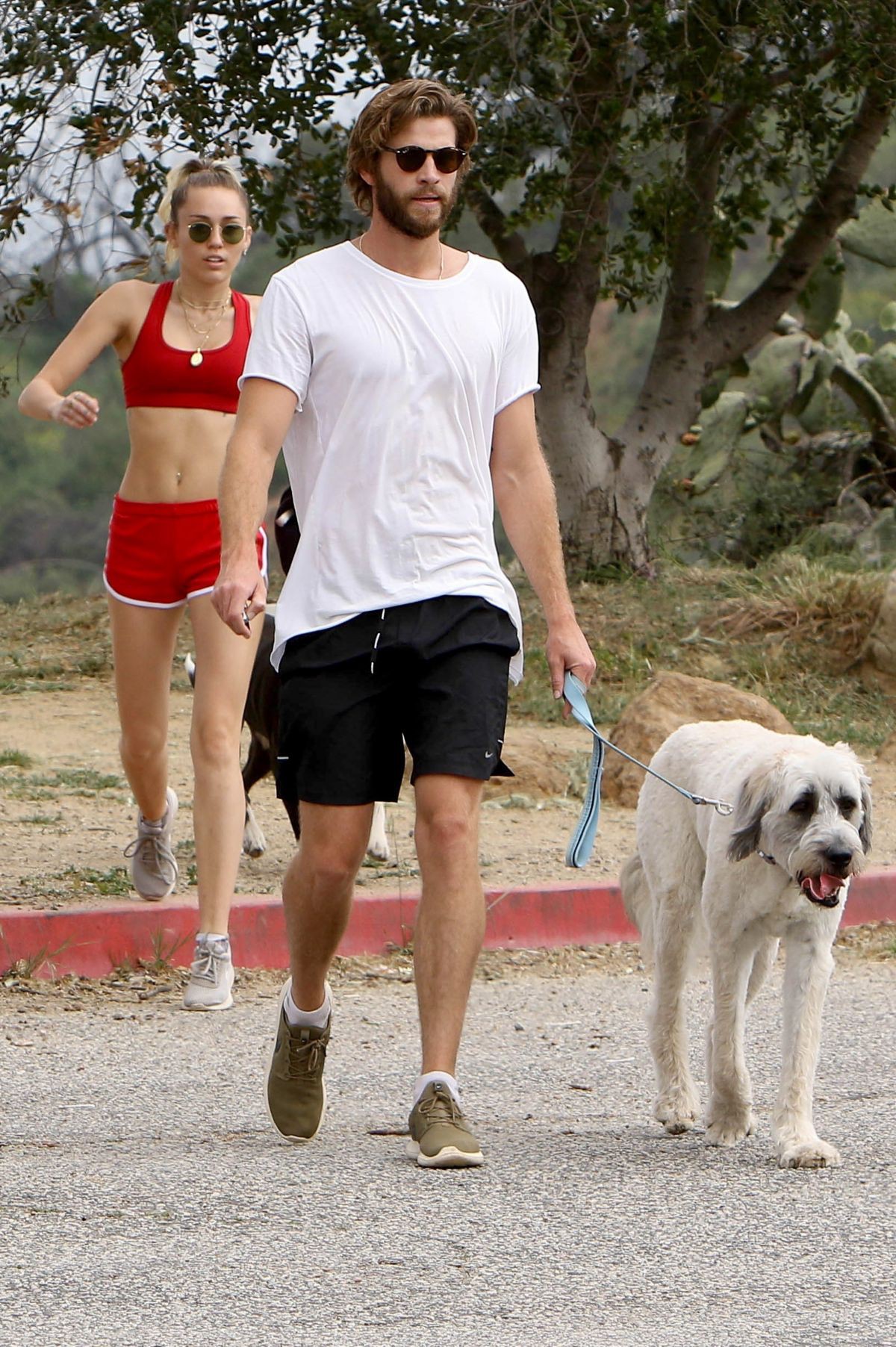 Sao Hollywood tuyên bố giữ mình trước hôn nhân: Người hoàn thành lời hứa, kẻ thì không cưỡng được trái cấm