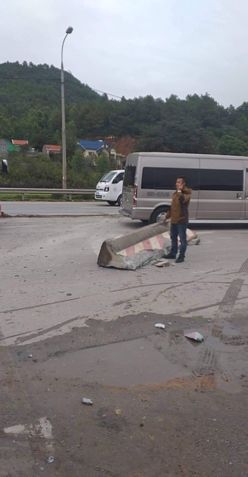 Hiện trường vụ tai nạn liên hoàn tại Quảng Ninh, dân mạng liên tục cập nhật chia sẻ ảnh