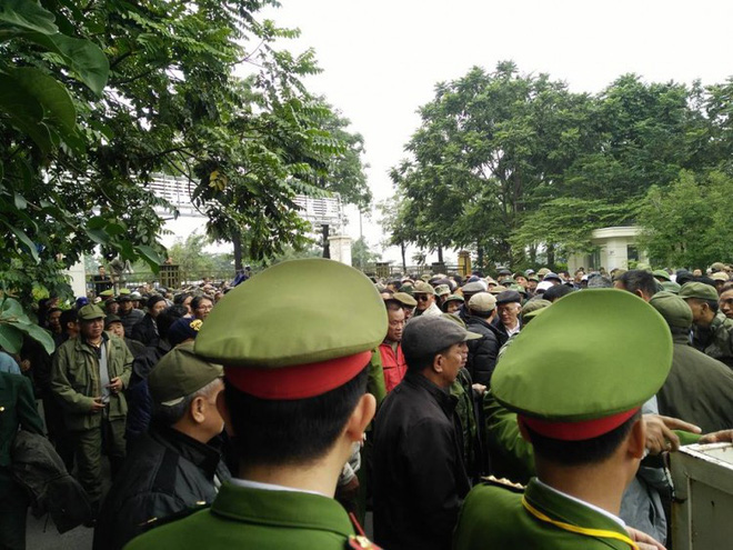 VFF gửi công văn hỏa tốc cầu cứu vì quá nhiều người giả thương binh tụ tập gây rối đòi mua vé