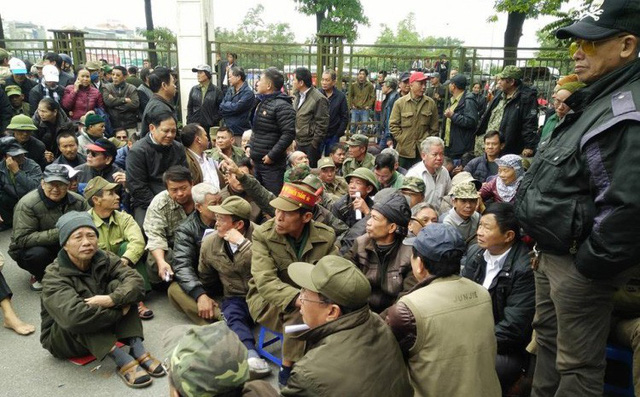 VFF gửi công văn hỏa tốc cầu cứu vì quá nhiều người giả thương binh tụ tập gây rối đòi mua vé